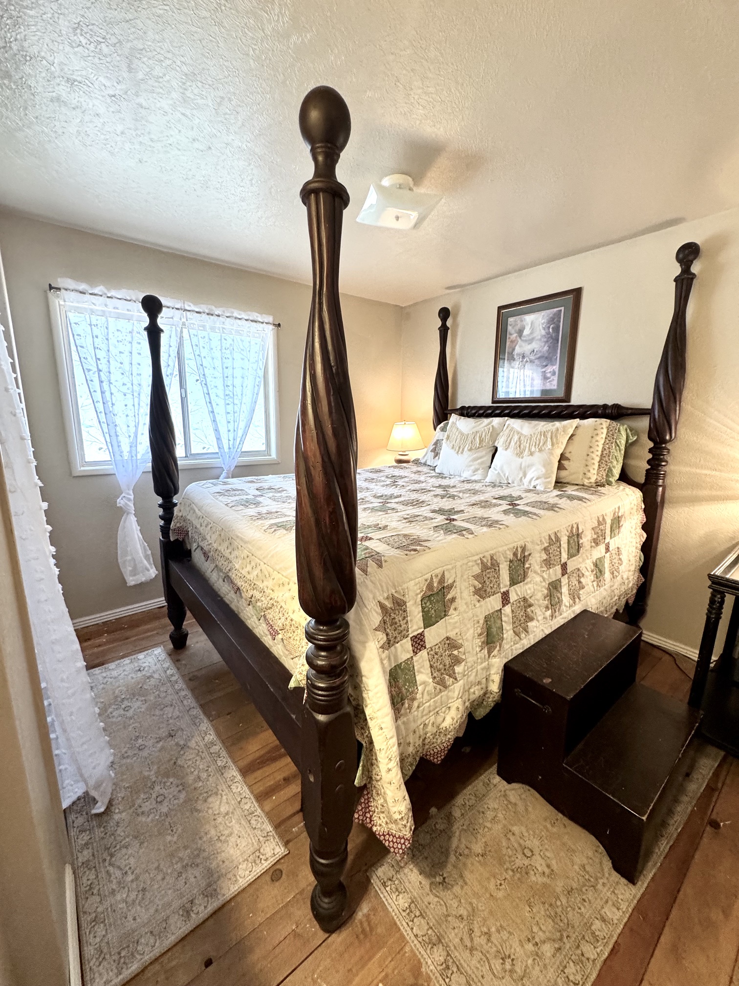 moms cabin bedroom